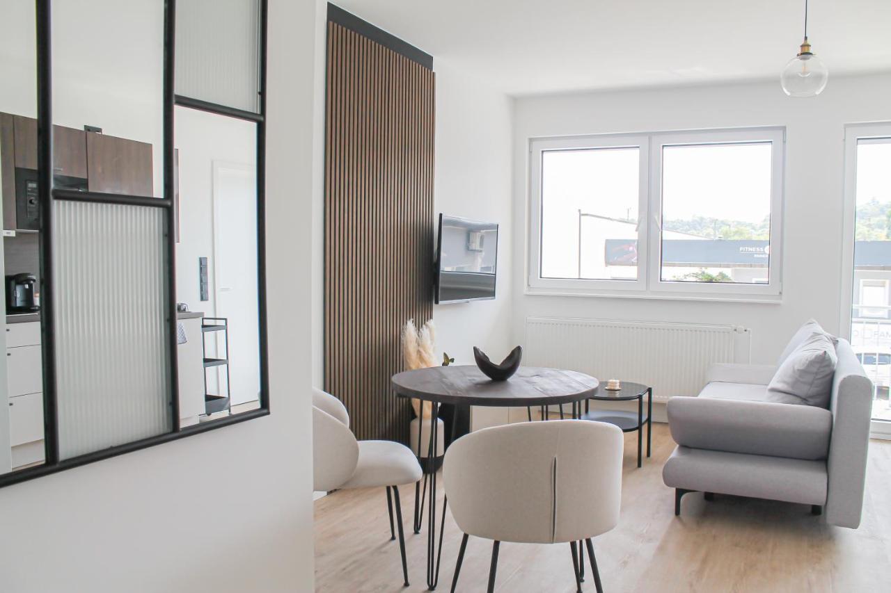Special Apartment - Stadtnah, Balkon, Parkplatz, E-Ladestation, Gitterbox Fuer Fahrraeder, Fitnessstudio Koblenz  Exteriör bild