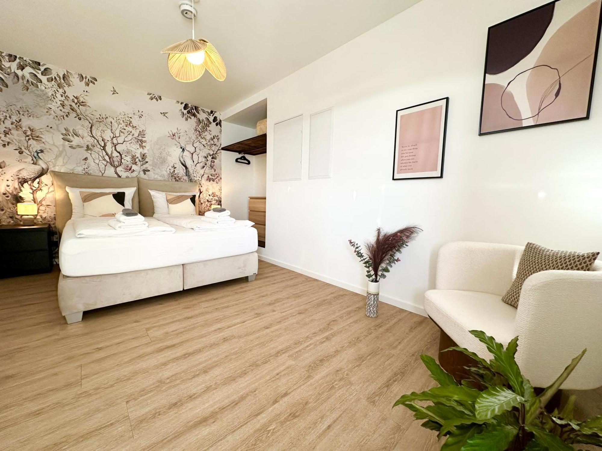 Special Apartment - Stadtnah, Balkon, Parkplatz, E-Ladestation, Gitterbox Fuer Fahrraeder, Fitnessstudio Koblenz  Exteriör bild