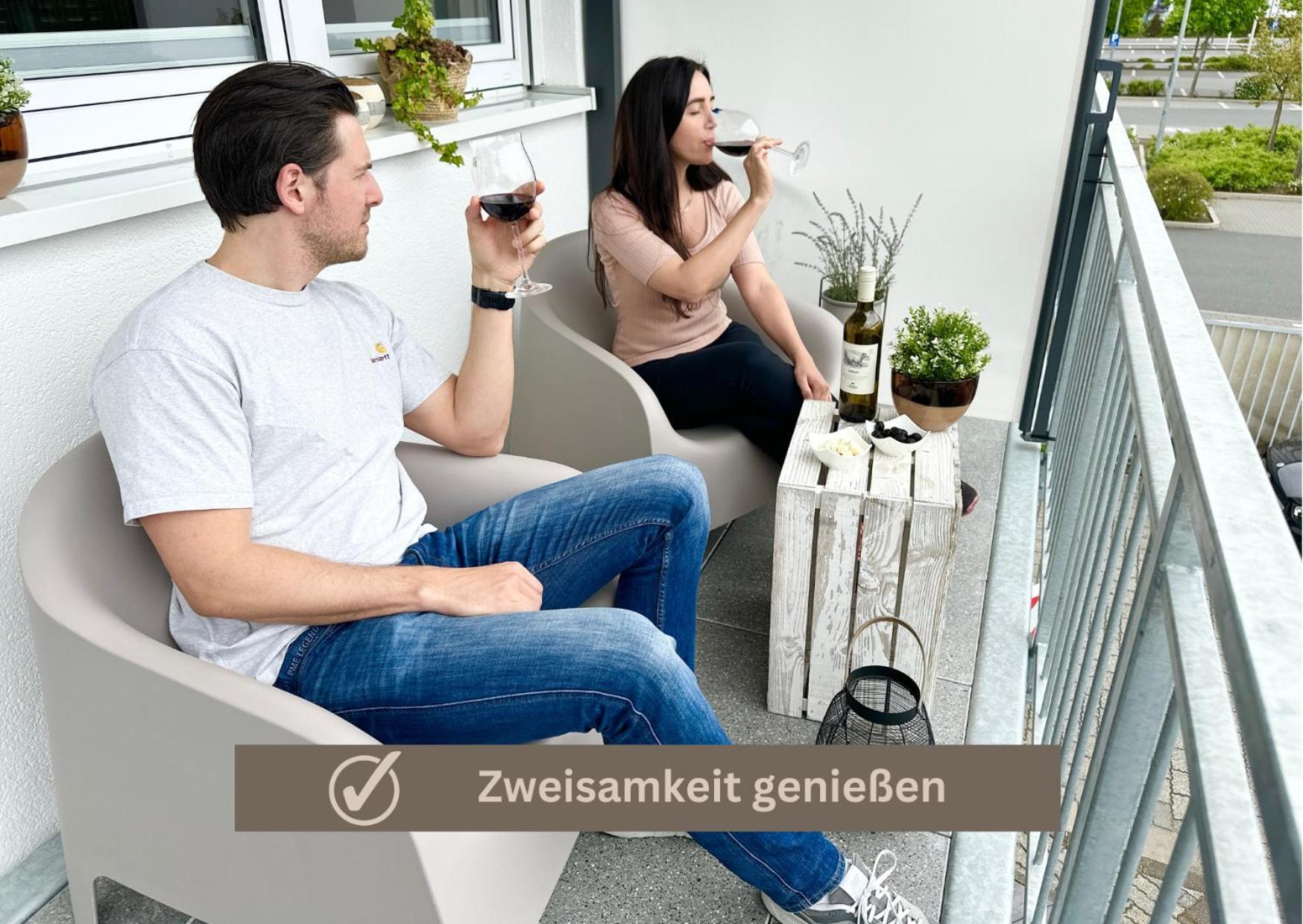 Special Apartment - Stadtnah, Balkon, Parkplatz, E-Ladestation, Gitterbox Fuer Fahrraeder, Fitnessstudio Koblenz  Exteriör bild